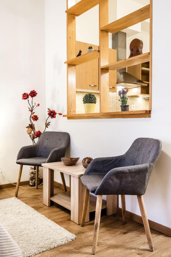 Downtown Charm With Balcony And Garden View Lejlighed Budapest Eksteriør billede